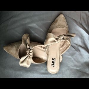 ! Adorable tan slides! Mindy Mae’s Market sz 7.5